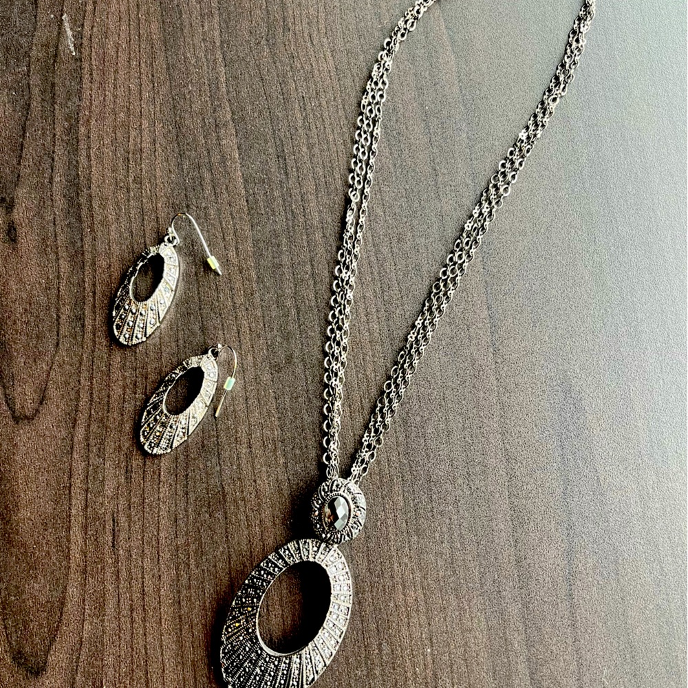 Lia Sophia necklace and earrings set